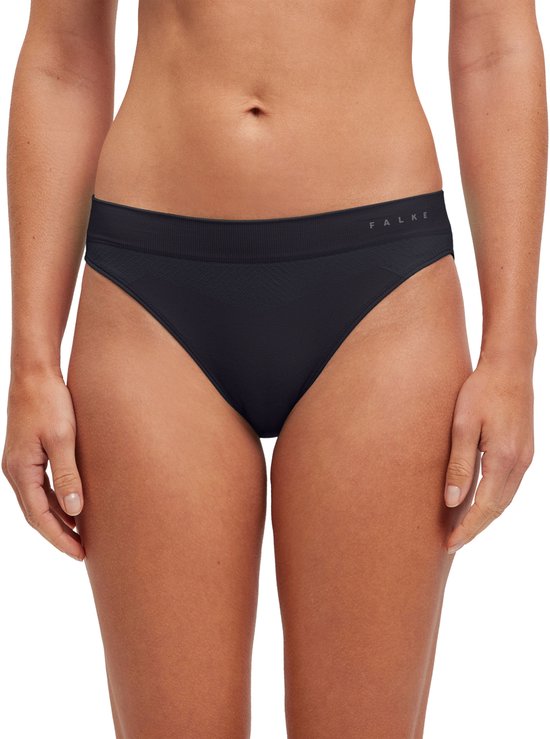 Zwarte Falke slip met elastische tailleband en subtiel ruitpatroon, gedragen door een model.