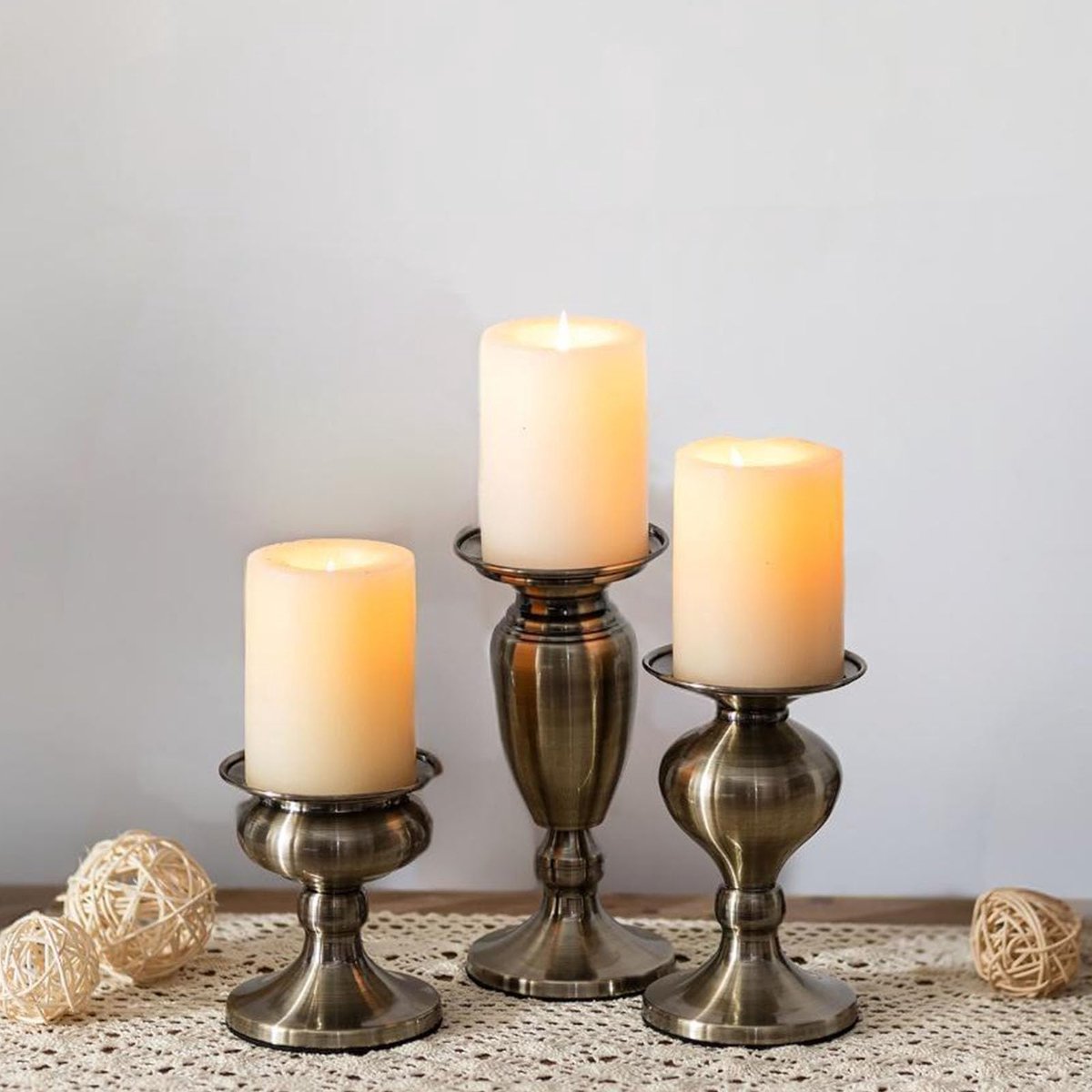 Ibenzoa® Klassieke Kandelaar Set van Drie voor Sfeervolle Tafeldecoratie en Interieurverrijking