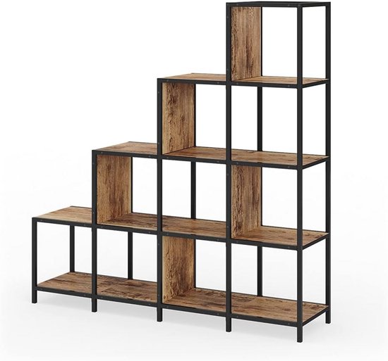 Boekenkast met trappenhuisontwerp, eiken rustieke legplanken en zwart metalen frame.