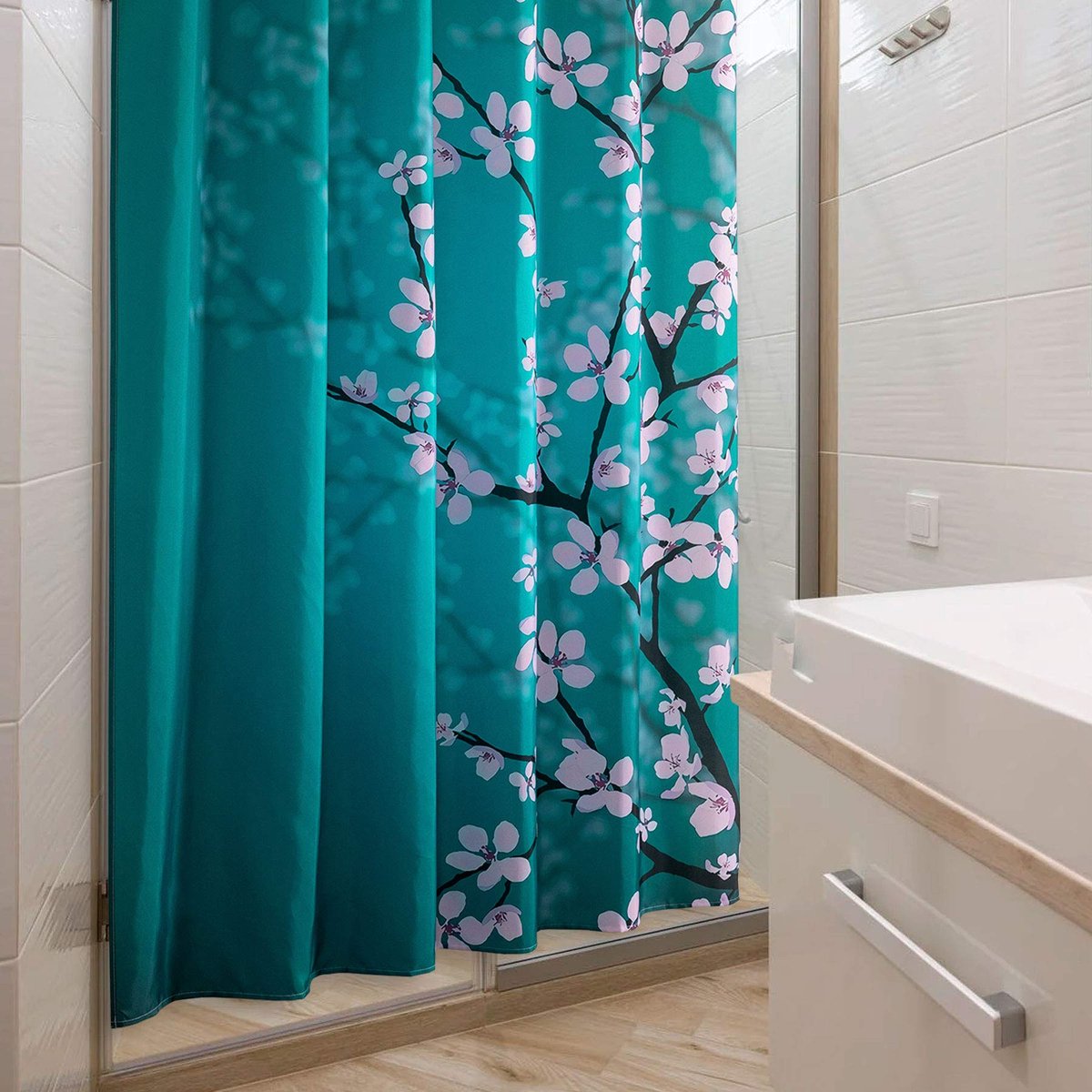 Ibenzoa® Elegant Badgordijn in Japanse Esthetiek – Pruim op Blauwe Achtergrond – 180 x 180 cm