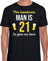 Verjaardag t-shirt 21 jaar - this handsome man is 21 give beer - zwart - heren - eenentwintig cadeau shirt M