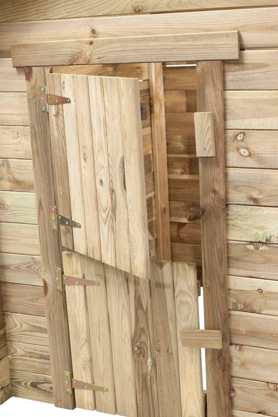 Houten speelhuisje, detail van de dubbele deur.