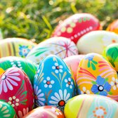 60x Servetten Pasen thema gekleurde eieren 33 x 33 cm - Paasontbijt tafeldecoratie servetjes