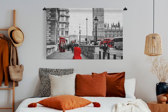 Wandkleed Rood zwart wit - Zwart-wit foto van een vrouw in een rode jurk Wandkleed katoen 120x80 cm - Wandtapijt met foto