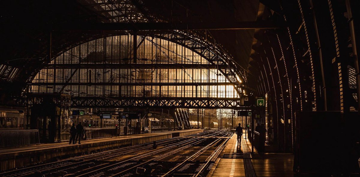 Schilderij - station  - Collectie Travel stories - RVS - 98x48cm