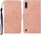 Voor Samsung Galaxy A01 etnische stijl reliëf patroon horizontale flip lederen tas met houder & kaartsleuven & portemonnee & lanyard (roze)