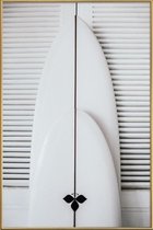 JUNIQE - Poster met kunststof lijst Beach Surf Board Symmetrie -13x18