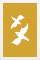 JUNIQE - Poster in houten lijst Birds in Mustard -40x60 /Geel & Wit