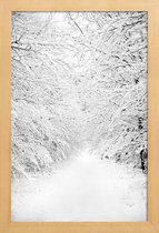 JUNIQE - Poster met houten lijst Walking in a Winter Wonderland -13x18