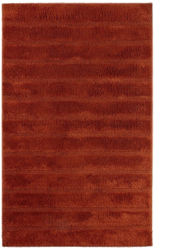 Terracotta badmat met horizontale strepen en een zachte afwerking.