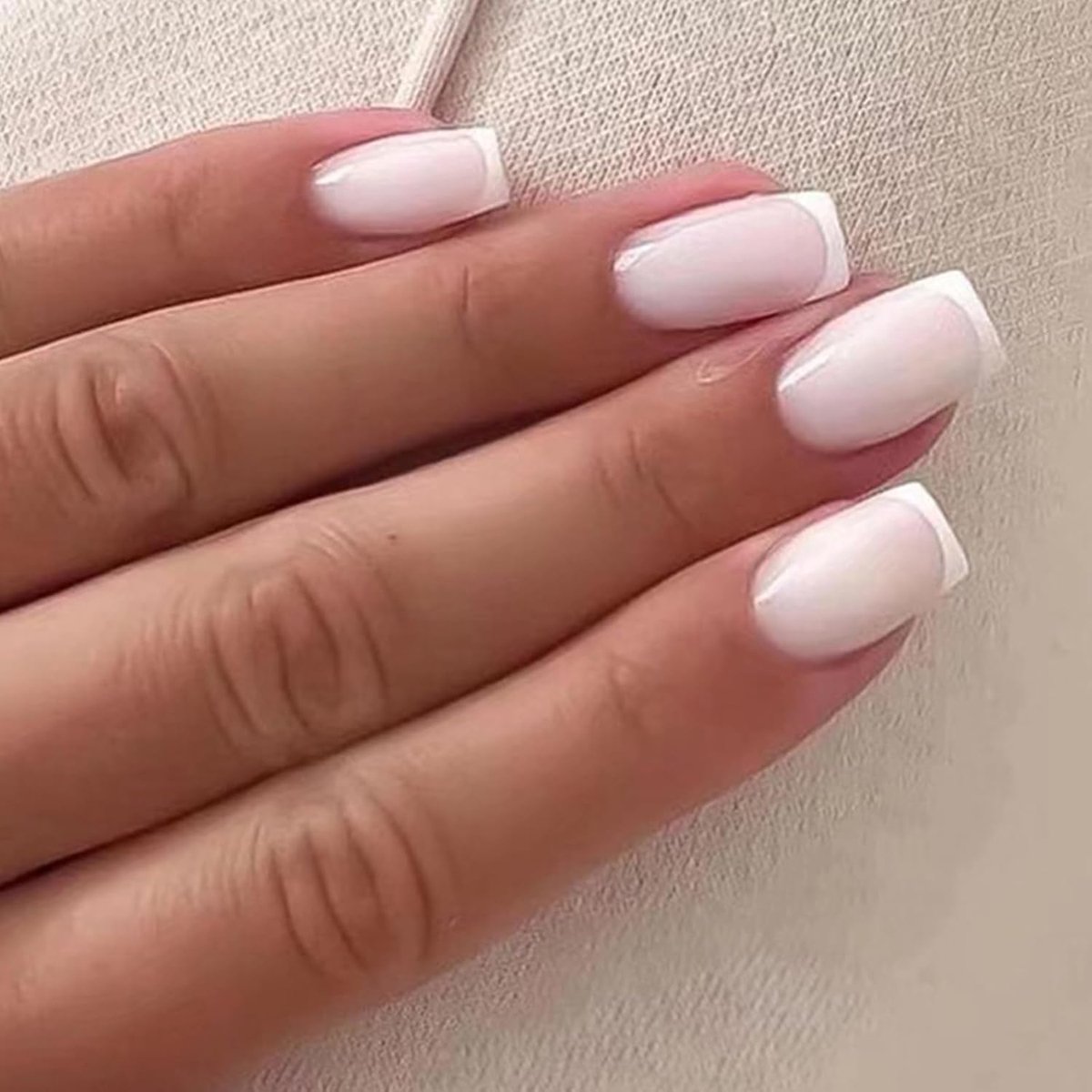 24 stuks zuiver witte press-on nagels, French manicure om op te plakken, kort, vierkant, elegante, afneembare kunstnagels, herbruikbare acryl volledige cover, vingernagels om op te plakken
