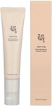 Lichtbruine tube en verpakking oogserum met Koreaanse en Engelse tekst: Revive Eye Serum Ginseng + Retinal.