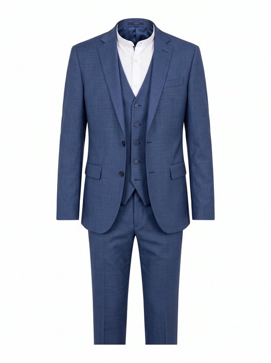 Blauw driedelig kostuum met colbert, gilet en broek, gecombineerd met wit overhemd.