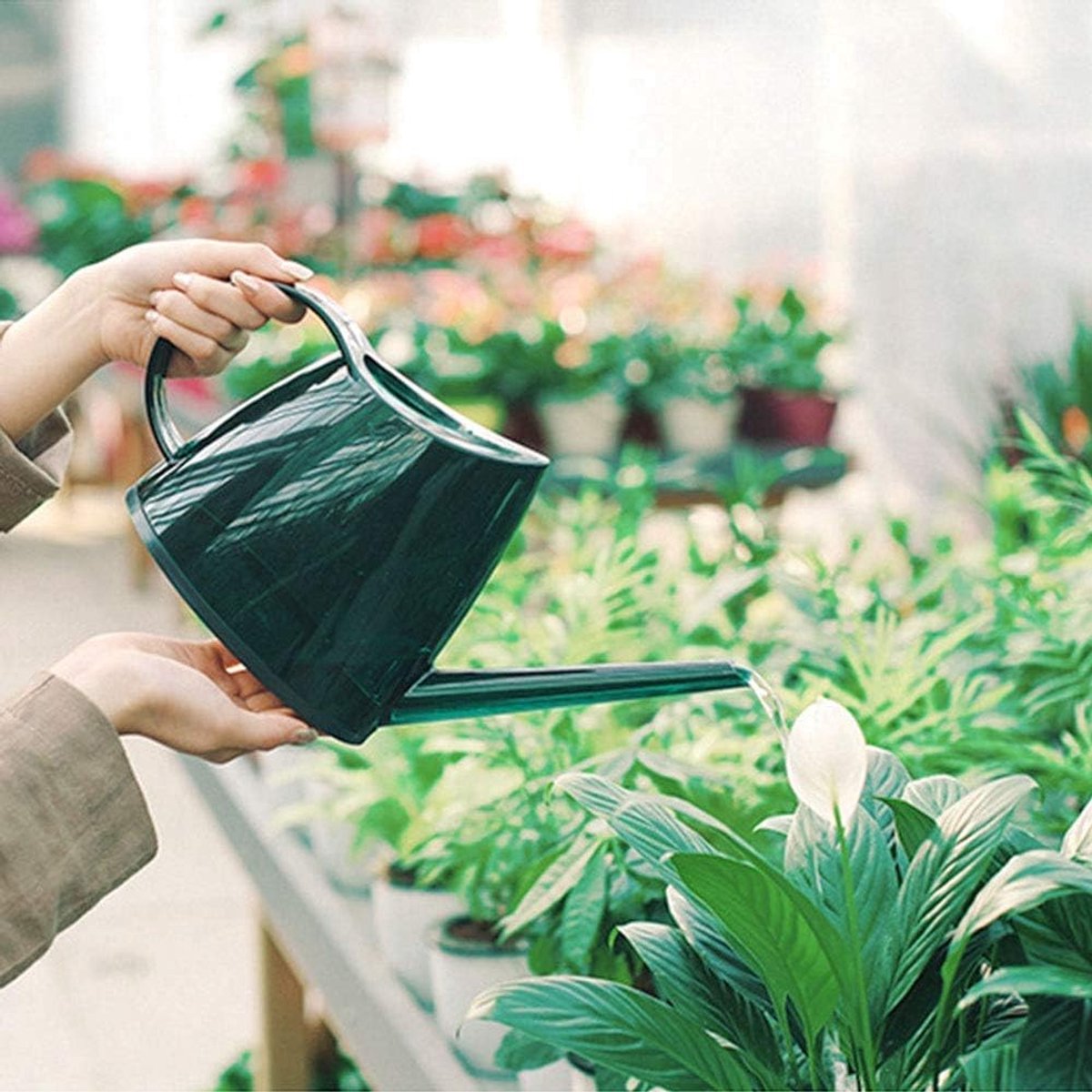 Snoepkleurige tuingieter Onbedekte tuinplant Spuitpot Lange tuit Materiaal Bloemgieter 1.2L, gemakkelijk te gebruiken voor buitenshuis tuinieren.(groen)