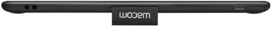Zijaanzicht van een zwarte Wacom-tablet met een 'Wacom'-label in het midden.