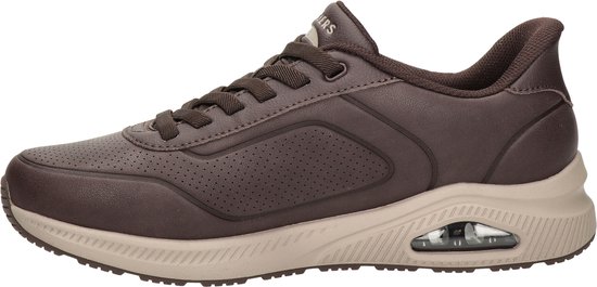 Zijaanzicht van een donkerbruine Skechers Arch Fit sneaker met beige zool en air-unit.