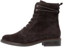 Bruine suède enkellaars met veters en rits.