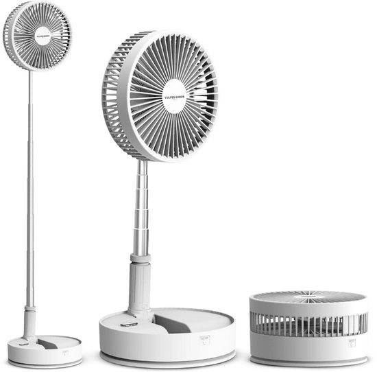 Drie witte Vulpes Goods ventilatoren in verschillende standen: volledig uitgeschoven, halfhoog en opgevouwen.