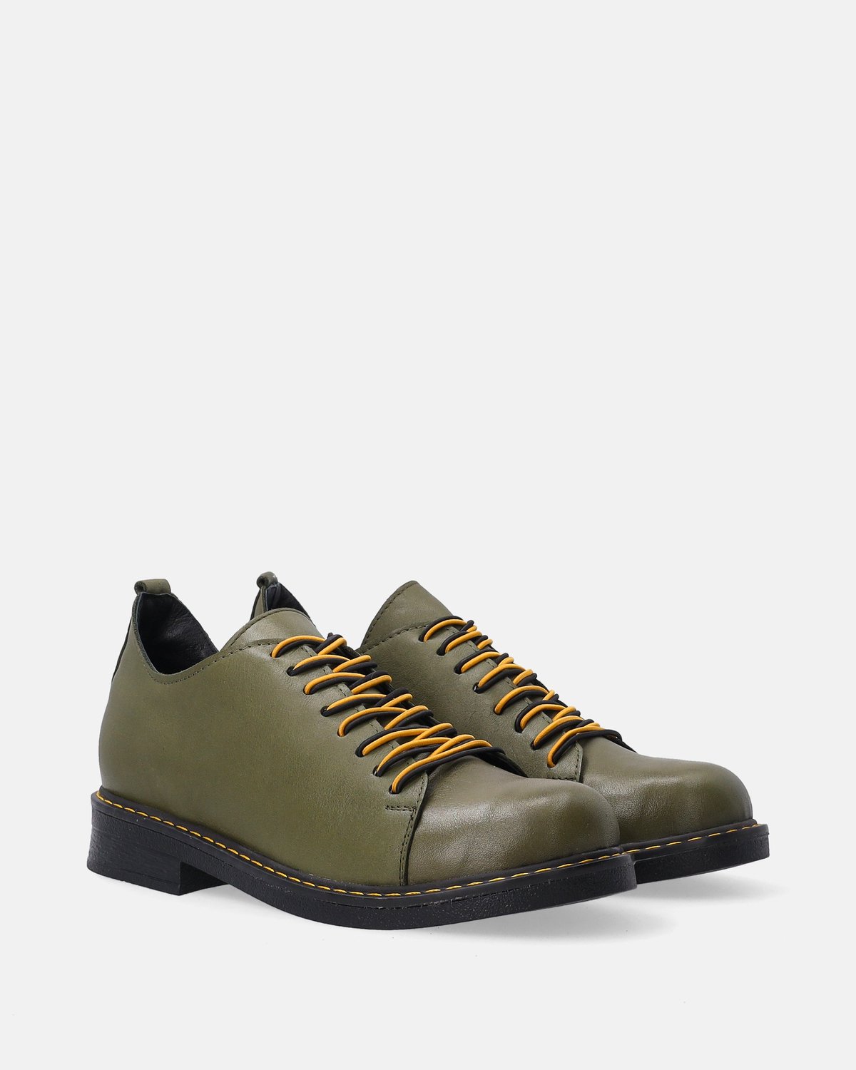 Groene veterschoenen - Natuurlijk leer - Gekleurde veters