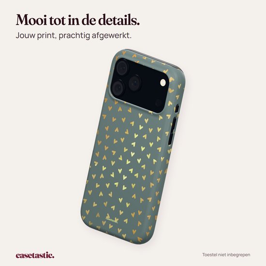 Schuine weergave van een saliegroen hoesje met gouden hartjesprint en nauwkeurige afwerking.