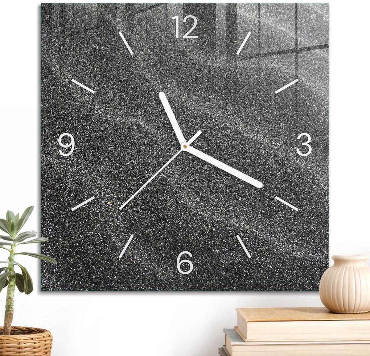 ArtPrintCave Zwart Glazen Klok - 30x30 cm - Wandklok Vierkant - Zwarte Golven Wandklok Keuken - Abstractie Unieke Klok - Witte Klokwijzers