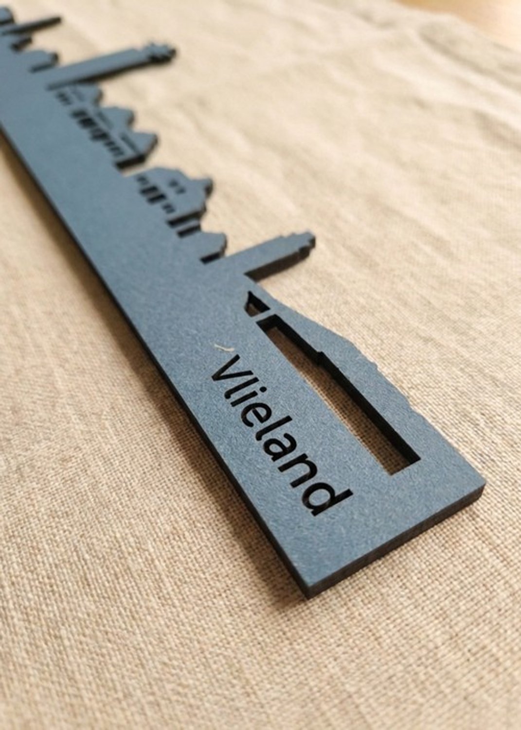 Houten Skyline Vlieland | Wanddecoratie voor aan de muur | Blauw MDF | 70 x 14 cm
