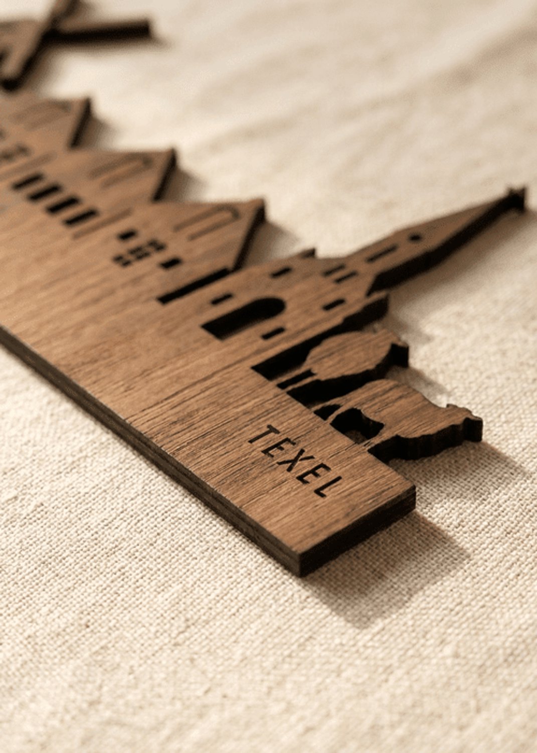 Houten Skyline Texel | Wanddecoratie voor aan de muur | Noten | 100 x 20 cm