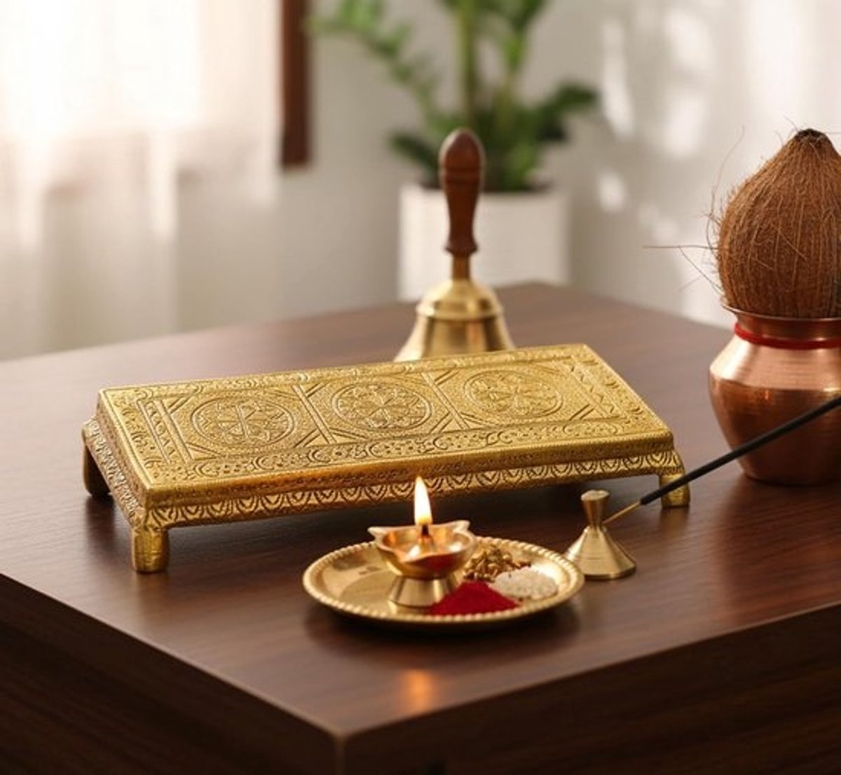 Pooja Chowki - Gods kruk Peetha - Religieus decor - Ingewikkeld vakmanschap - 216 cm - Goud