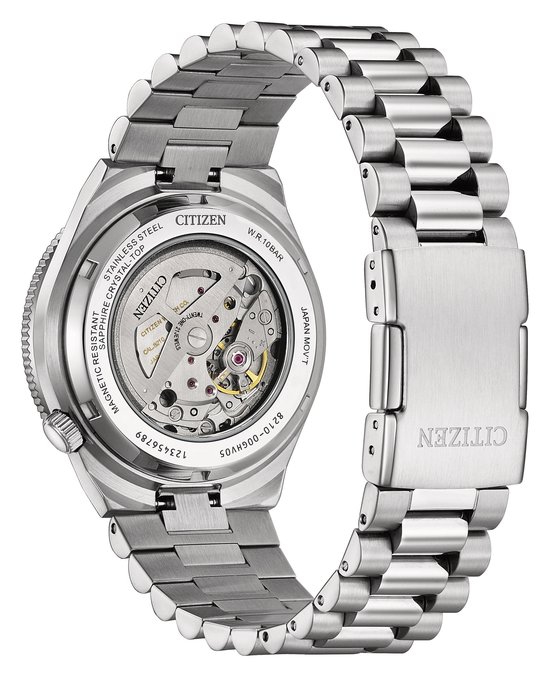 Achterzijde van het Citizen horloge met zichtbaar automatisch uurwerk en stalen sluiting met Citizen logo.