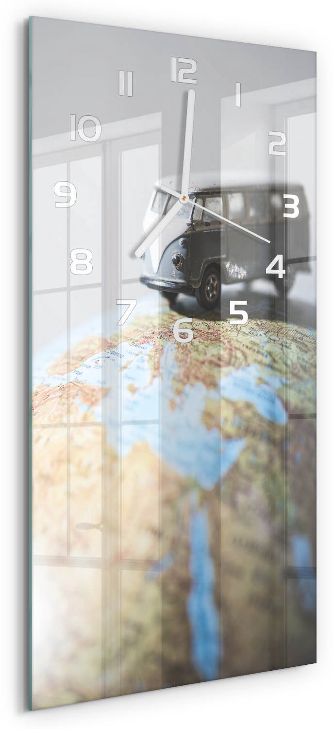 Tulup Wandklok - Van op de Globe Glazen Wandklok Design - 30x60 cm - Grijs Klok Glas Met Opdruk - Witte handen - Rechthoekige Klok - Wandklok Glas Met Motief - Decoratieve Glazen Klok