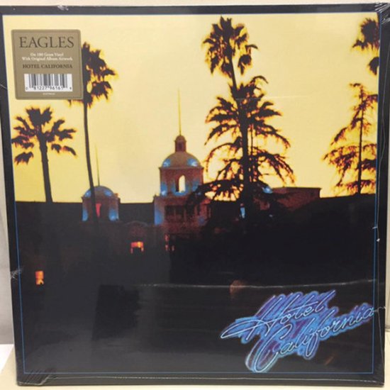 Vinylhoes Hotel California van de Eagles met silhouet van het hotel en palmbomen tegen een gele lucht.