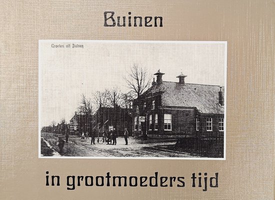 Boekcover met tekst 'Buinen in grootmoeders tijd' en een nostalgische zwart-witfoto van een dorpsstraat.