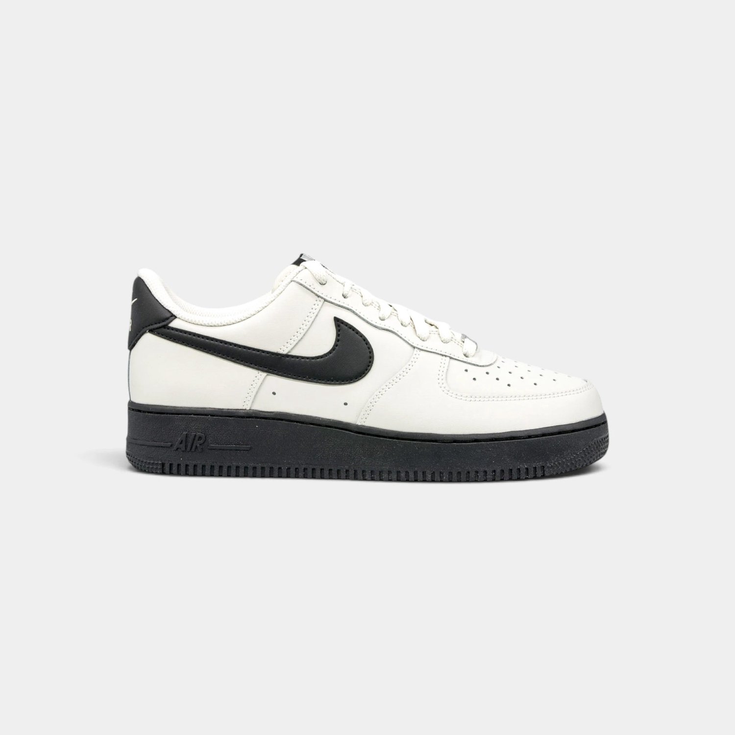 Nike Air Force 1 ’07 Light Bone Zwart