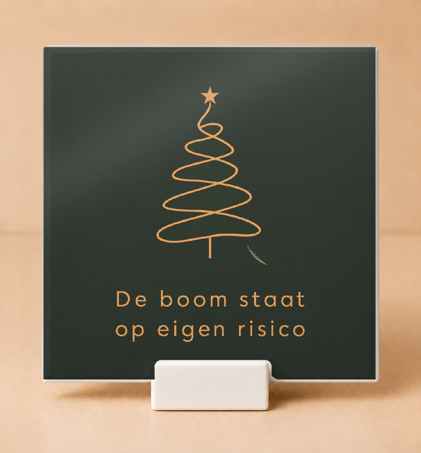 Bedruk King Strakke Tegel "De boom staat op eigen risico" – Moderne typografische poster voor huisdierliefhebbers en kerstfans - 11 x 11 cm met houder Wit