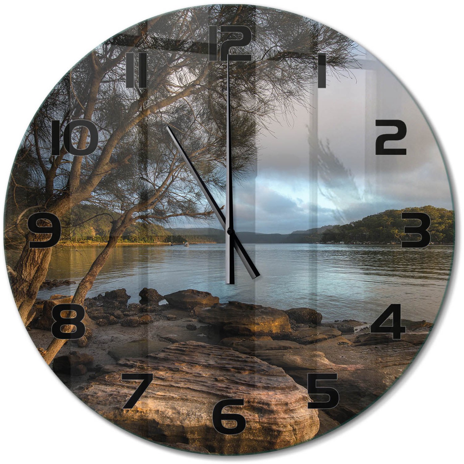 TULUP Wandklok - Boom aan de rivier Glazen Wandklok Design - fi60 cm - Bruin Klok Glas Met Opdruk - Zwarte handen - Ronde Klok - Wandklok Glas Met Motief - Decoratieve Glazen Klok