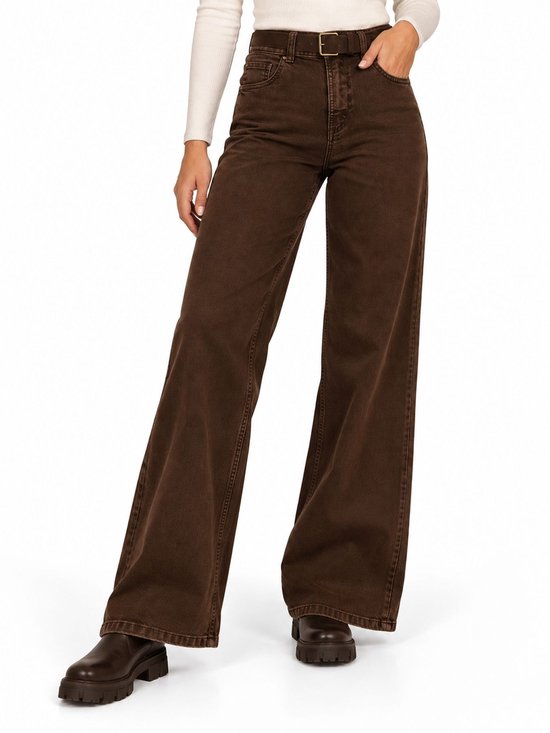 Bruine wijde jeans met hoge taille, riem en gesp.