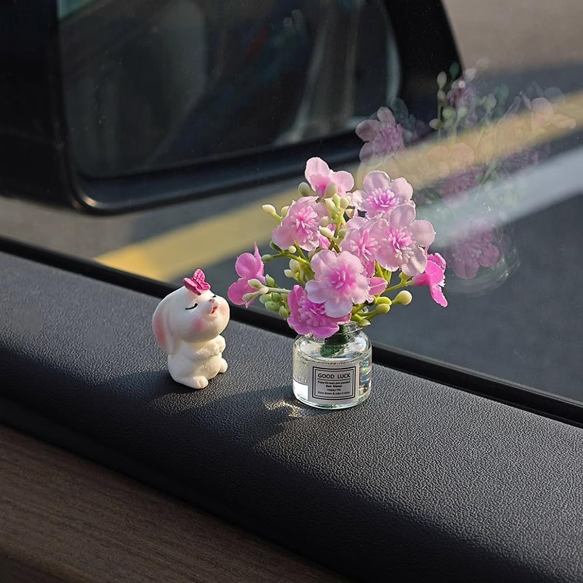 SnelShoppen - 2 Stuks Kawaii Dashboard Decoratie voor Auto - Mini Haren en Perzikbloem Vaas - Interieur Accessoires voor Vrouwen - Cute Auto Decoratie