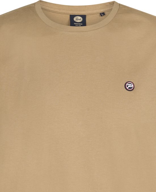 Beige t-shirt met ronde hals, Petrol Industries logolabel in de nek en een klein rond merklogo op de borst.