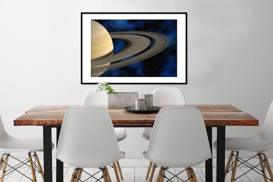Photo encadrée - Cadre photo Saturne contre un ciel bleu foncé 90x60 cm - Affiche encadrée (Décoration murale salon / chambre)