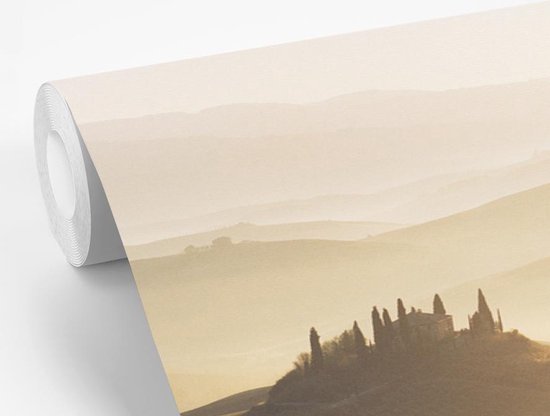 Papier peint photo en vinyle - Le paysage toscan et brumeux lors d'un lever de soleil largeur 330 cm x hauteur 220 cm - Tirage photo sur papier peint (disponible en 7 tailles)
