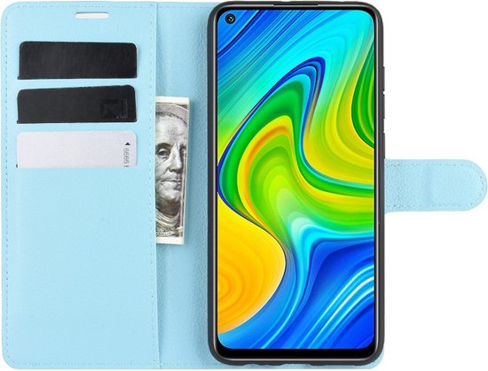 Étui portefeuille bleu clair ouvert, avec emplacements pour cartes et une pochette pour billets.