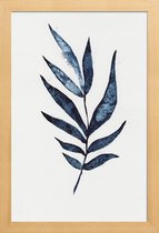JUNIQE - Poster in houten lijst Palm Leaf -20x30 /Blauw & Wit
