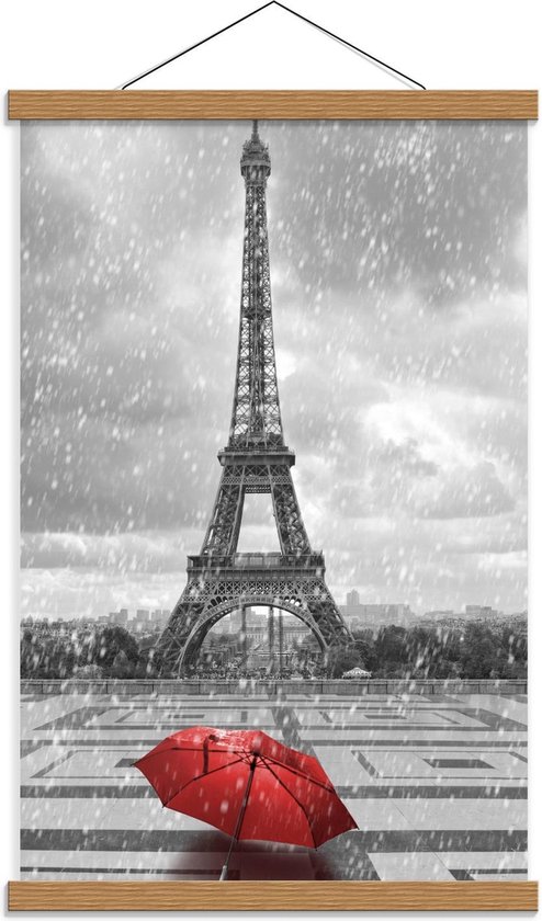 Schoolplaat – Rode Paraplu bij Eiffeltoren in de Regen - 40x60cm Foto op Textielposter (Wanddecoratie op Schoolplaat)