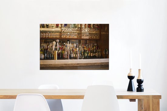 Bouteilles de boissons et verres sur une toile de bar 90x60 cm - Tirage photo sur toile (Décoration murale salon / chambre)