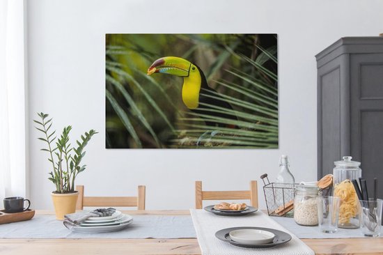 Gros plan d'un toucan mangeant 140x90 cm - Tirage photo sur toile (Décoration murale salon / chambre)