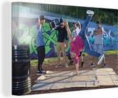 Canvas Schilderij Hiphop dansers in het park - 30x20 cm - Wanddecoratie