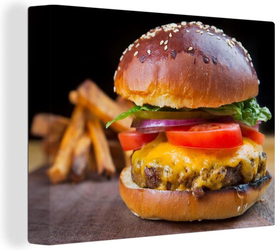 Hamburger avec frites en arrière-plan Toile 80x60 cm - Tirage photo sur toile (Décoration murale salon / chambre)