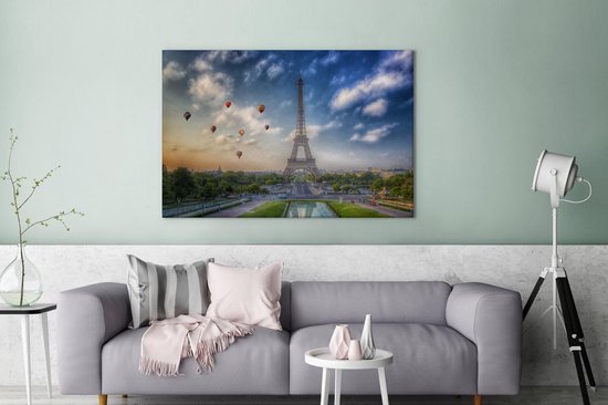 Canvas schilderij 180x120 cm - Wanddecoratie De Eiffeltoren met op de achtergrond luchtballonnen die in de lucht varen boven Parijs - Muurdecoratie woonkamer - Slaapkamer decoratie - Kamer accessoires - Schilderijen