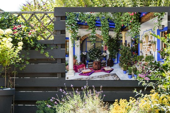 Poster carré coloré dans le jardin espagnol de Cordoue 120x80 cm - Toile de jardin / Toile d'extérieur / Peintures pour l'extérieur (décoration de jardin)