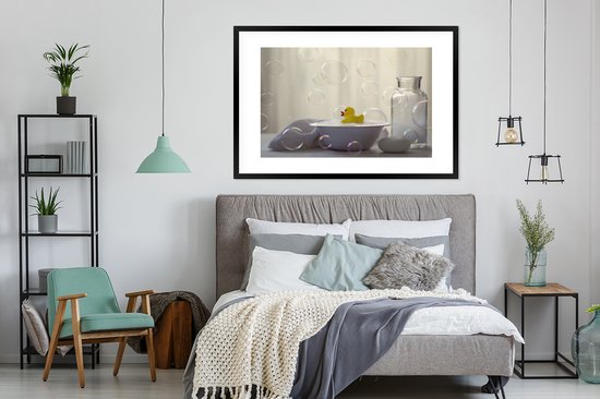 Canard de Bain dans un plat avec cadre photo à l'eau savonneuse noir avec passe-partout blanc 80x120